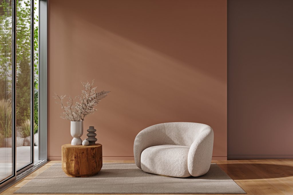 Wohnzimmer mit ökologischer Wandfarbe in warmem Braunton COLOURS FOR LIFE nutmeg brown 10 und cacao brown